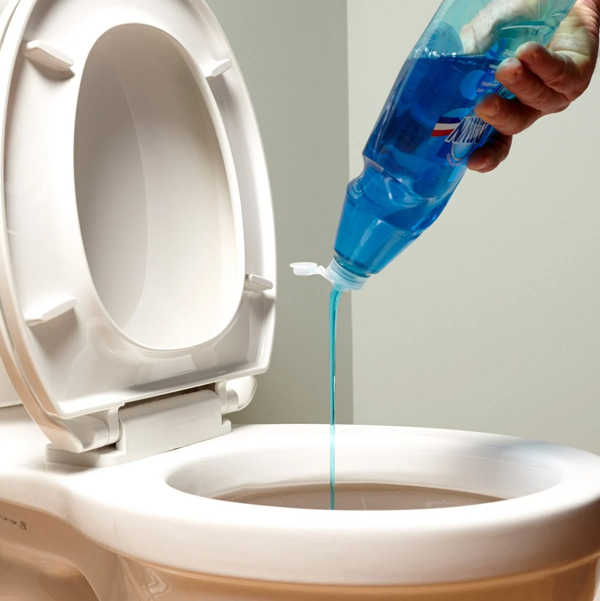 How to Unblock a Badly Blocked Toilet Without a Plunger