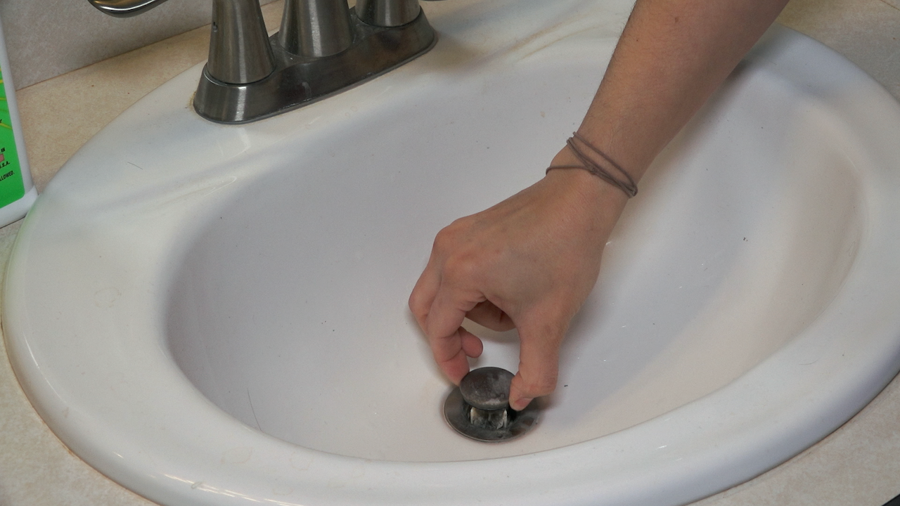 How to Remove Drain Stopper From Sink